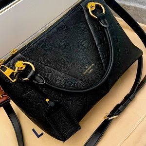 Louis Vuitton v tote bb